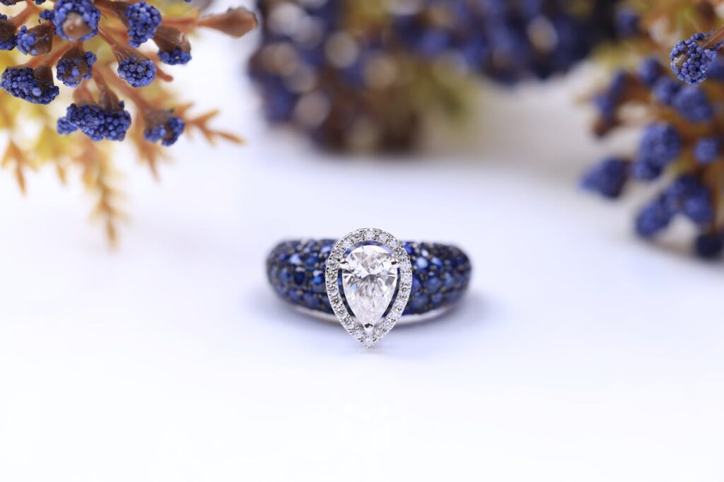 Diamantringe sind das perfekte Geschenk zur Diamantenen Hochzeit.